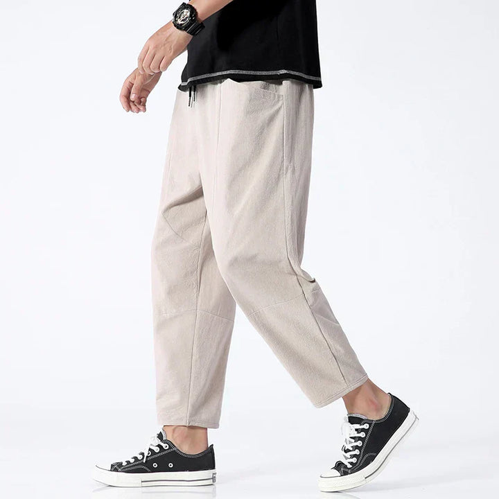 Stylish men's relaxed fit casual pants, ankle-length design for optimal comfort and modern summer look.