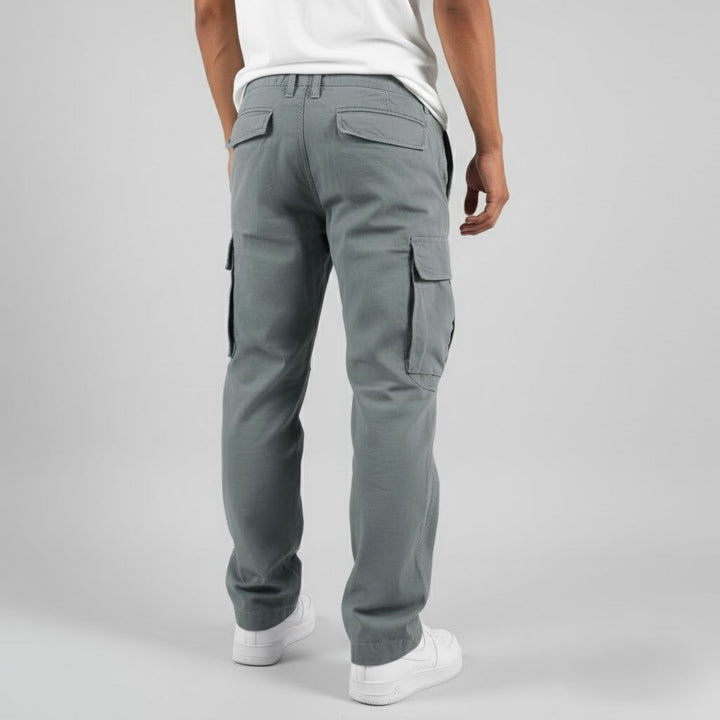 Men's streetwear cargo pants with a relaxed fit, featuring a modern design and multi-pockets.