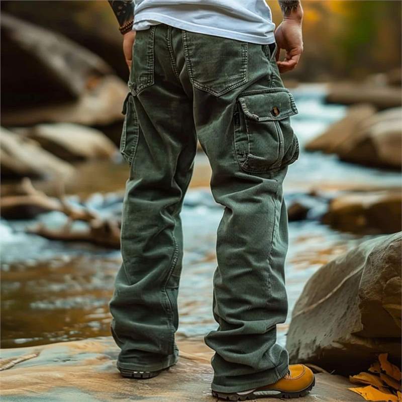 Men's relaxed fit cargo pants, engineered for comfort and freedom during outdoor exploration and daily tasks.