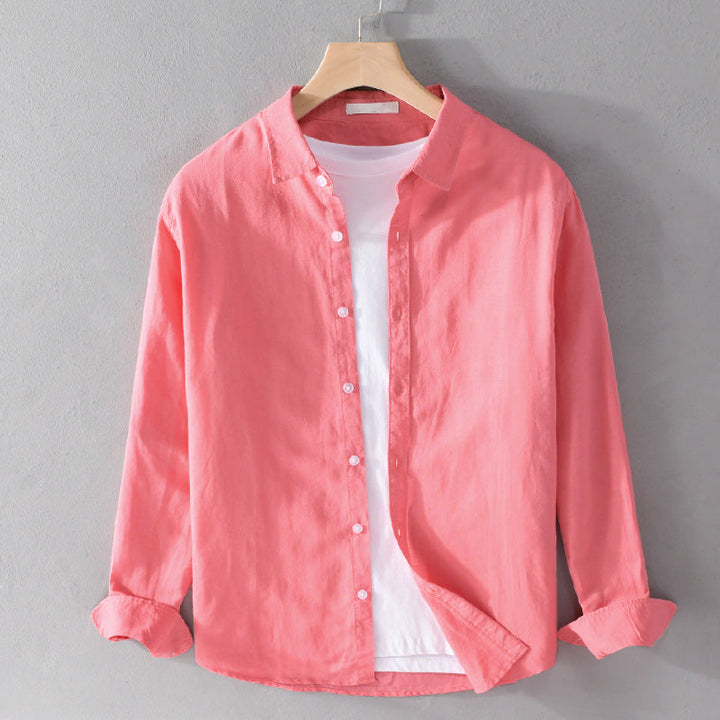 Comfortable men's relaxed fit shirt in a soft fabric, a versatile long sleeve button down.