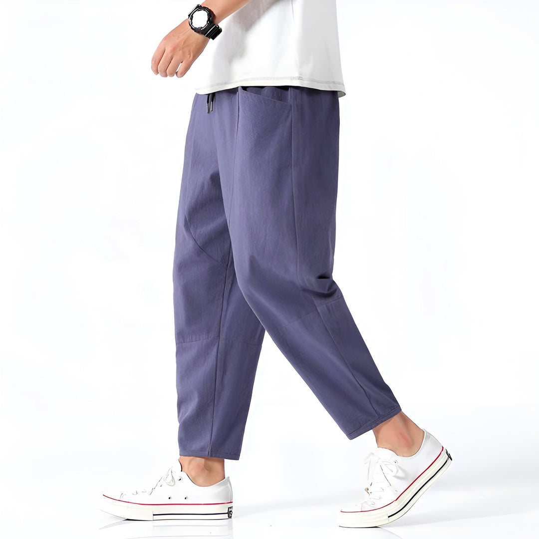 Comfortable men's relaxed fit cropped pants with straight leg, perfect for summer.