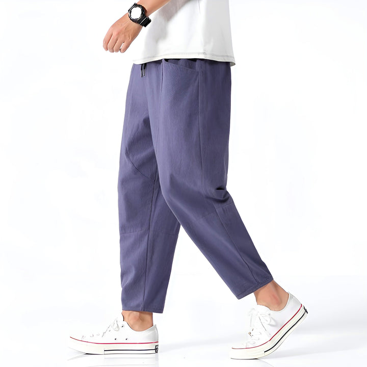 Comfortable men's relaxed fit cropped pants with straight leg, perfect for summer.