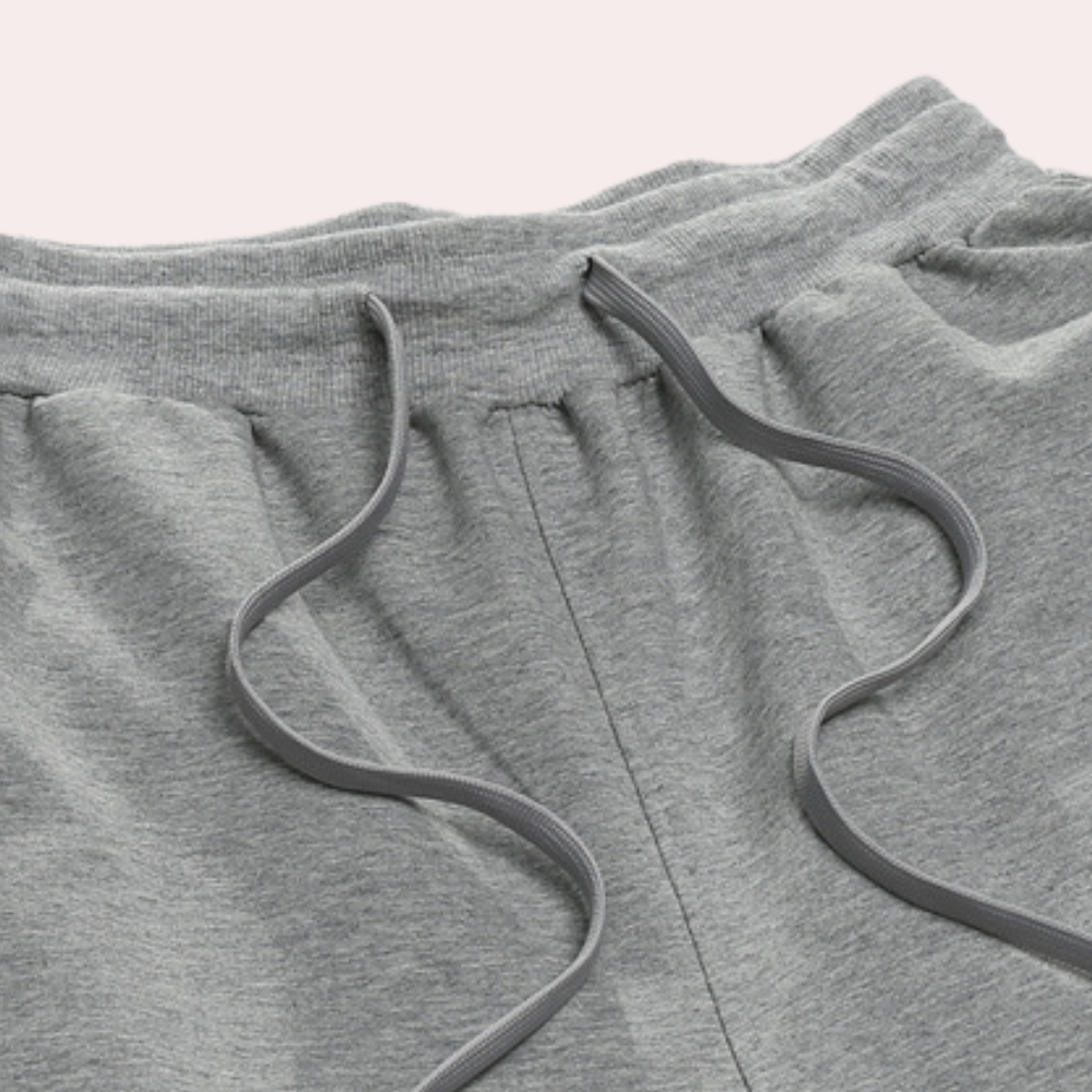 Men's athletic jogging pants, relaxed fit for maximum comfort during workouts or casual outings.
