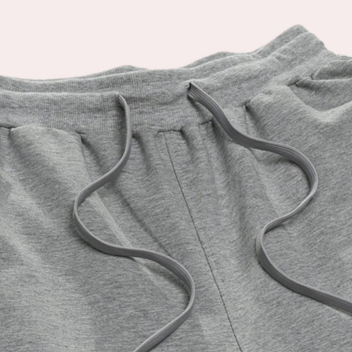 Men's athletic jogging pants, relaxed fit for maximum comfort during workouts or casual outings.