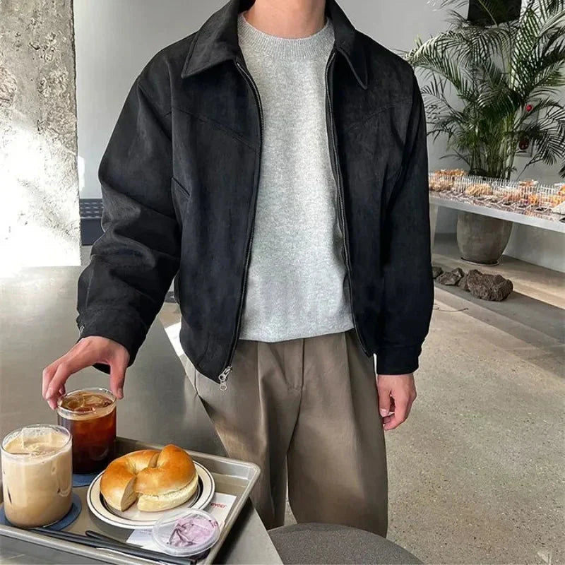 Stylish men's casual blazer, a relaxed fit suit jacket for modern semi-formal events or versatile spring/autumn fashion.