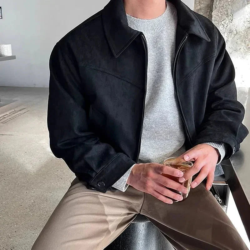 Solid color men's relaxed fit suit jacket. This modern casual blazer is an ideal spring/autumn outerwear for versatility.