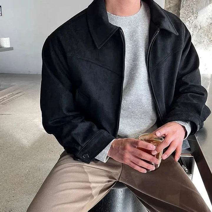 Solid color men's relaxed fit suit jacket. This modern casual blazer is an ideal spring/autumn outerwear for versatility.