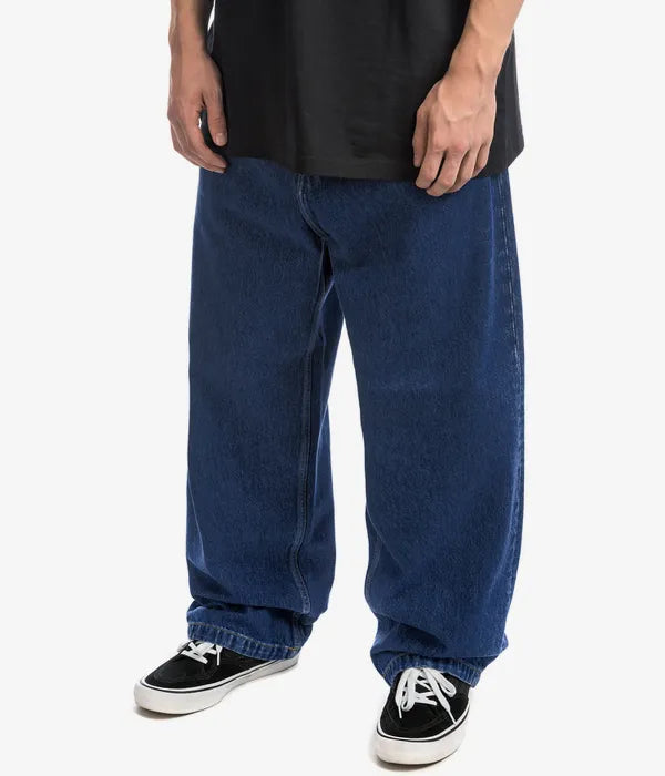 Comfortable men's wide-leg denim jeans, relaxed and stylish for spring
