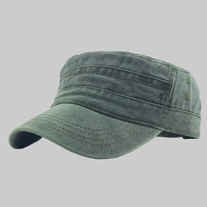 Men's retro army beanie in classic military style. Durable vintage headwear, ideal for casual wear.