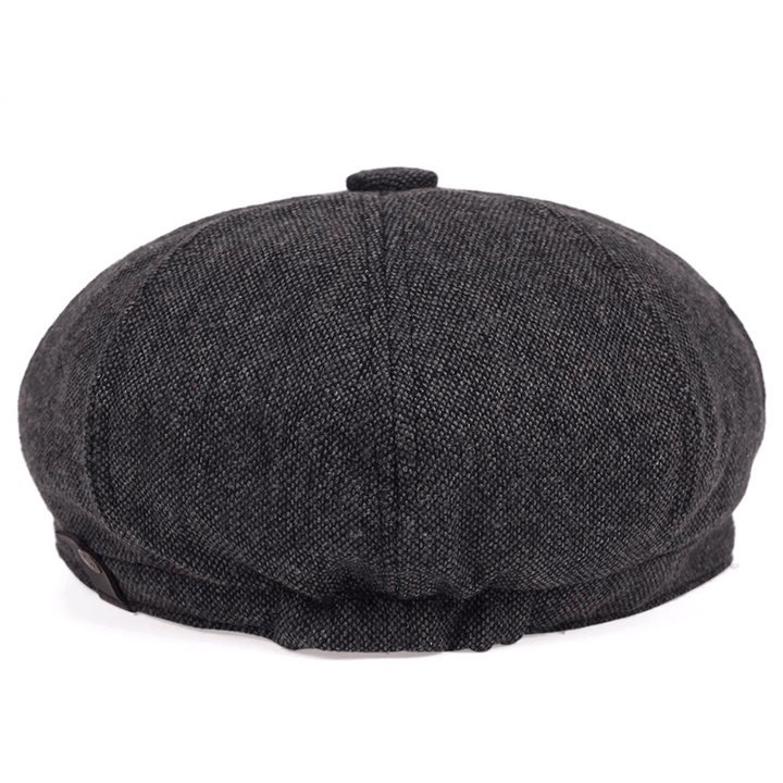 Men's retro driving cap, herringbone pattern, vintage accessory for classic style.