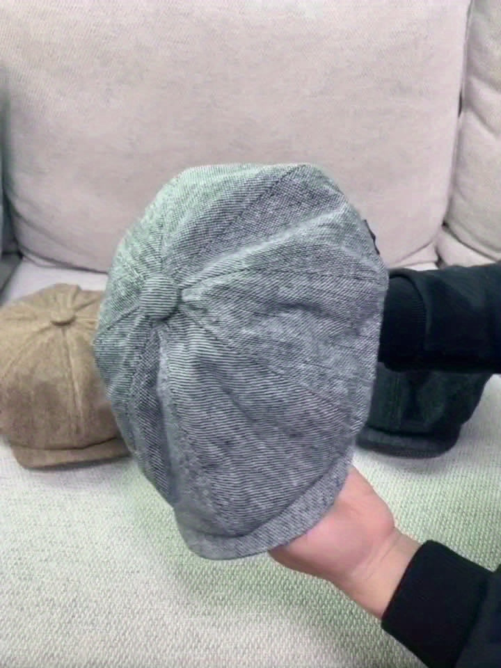 Men's stylish retro flat cap, herringbone design, perfect for a vintage look.