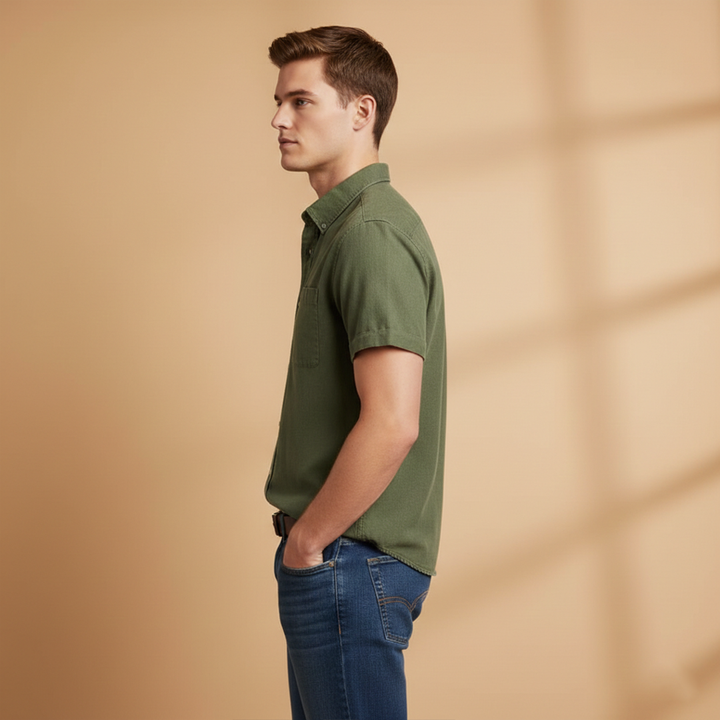 Casual men's short-sleeve button-up shirt with chest pocket; essential for summer fashion.