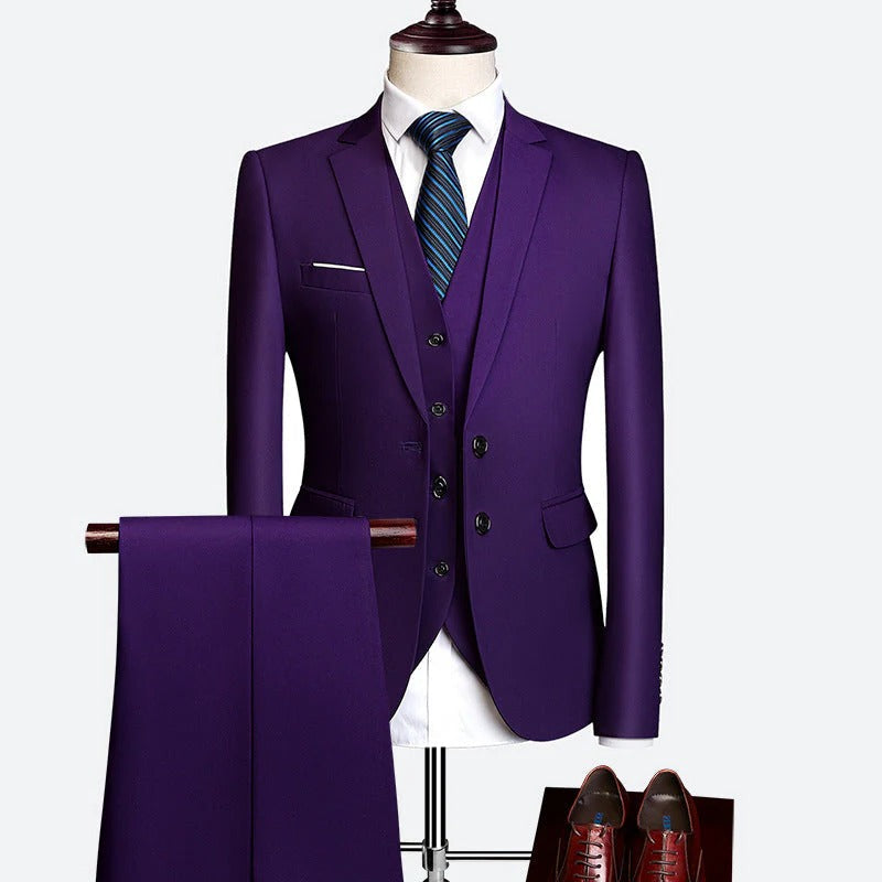 Light grey men's spring 3-piece suit with waistcoat, perfect for a modern formal look.