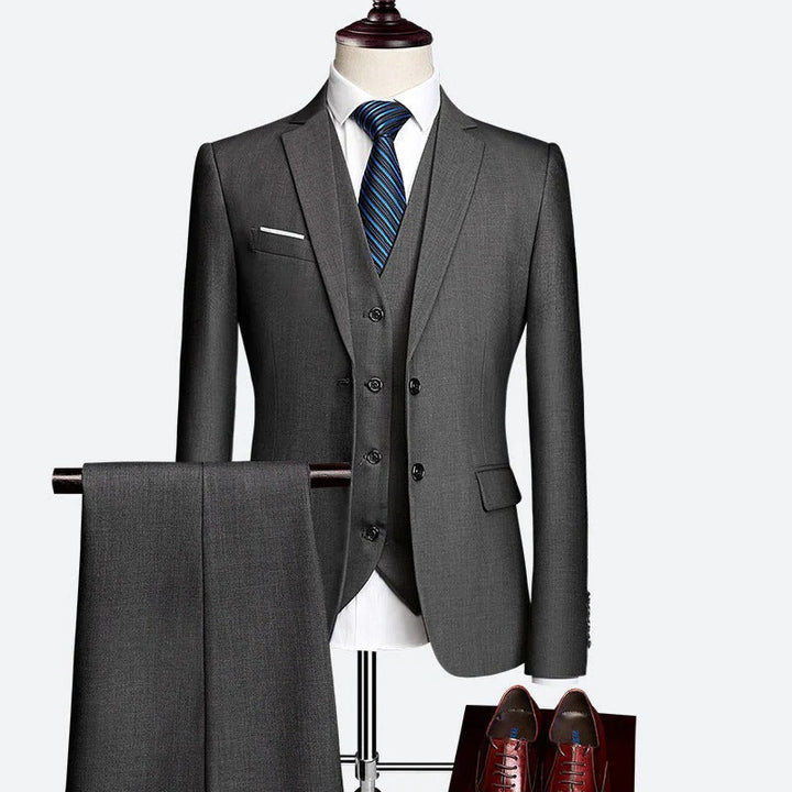 Professional men's business 3-piece suit & waistcoat, tailored for office and formal meetings.