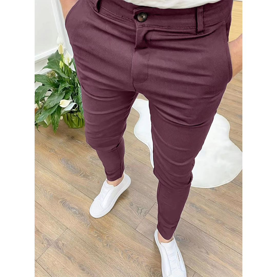 Modern men's trousers, slim-fit chino style with stretch for comfort and versatile fashion.