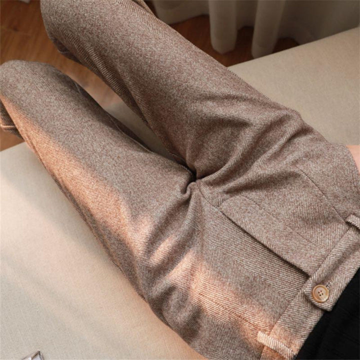 Men's tailored ankle-length pants in a light beige shade, ideal for spring outfits