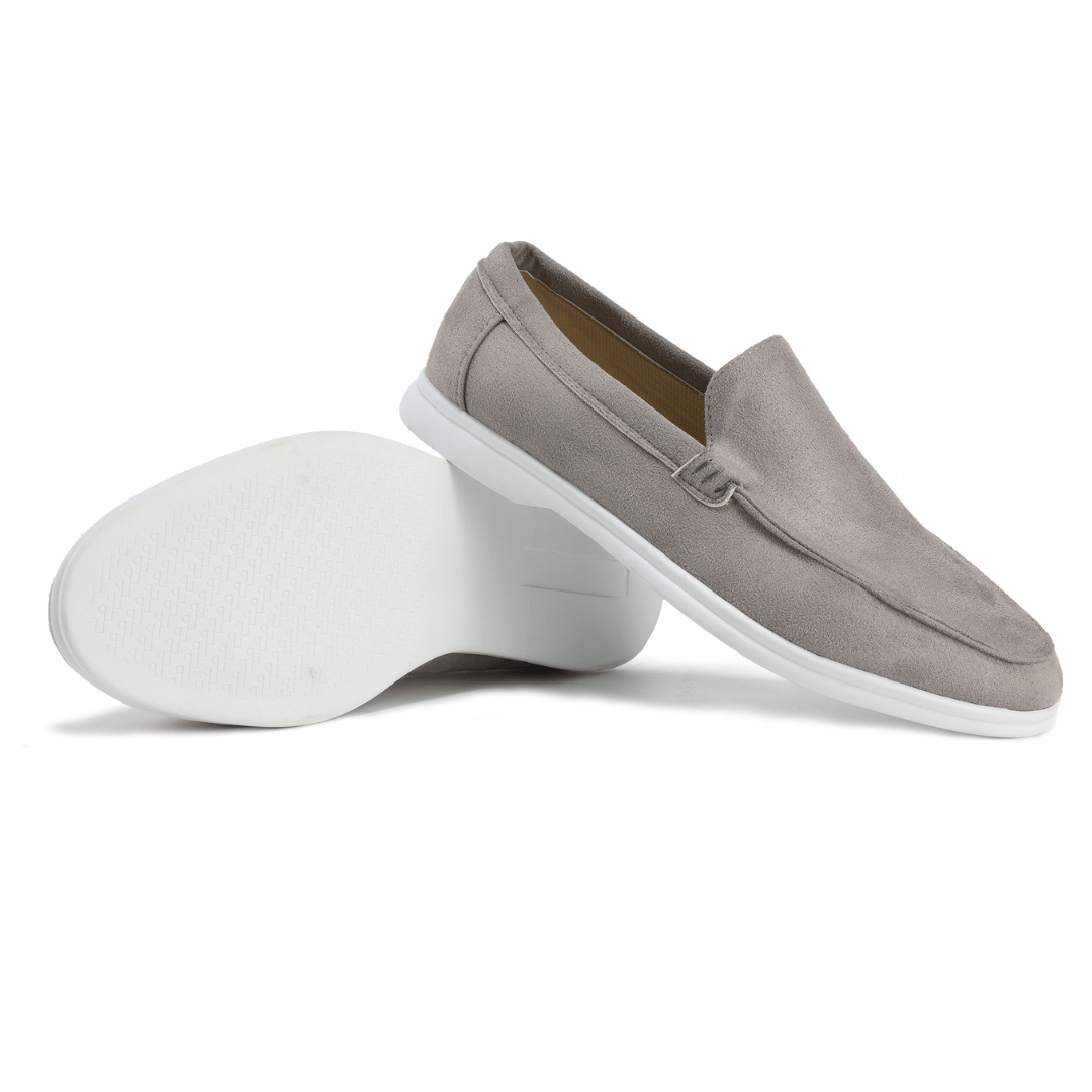Men's summer shoes: comfortable slip-on loafers, perfect for warm weather and effortless style.