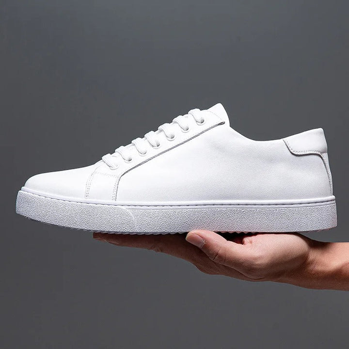 Versatile men's everyday sneakers. Smart casual lace-up trainers for a polished low-top look.