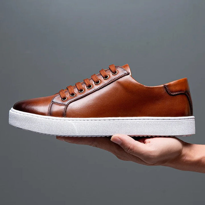 Classic men's lace-up trainers. Smart casual low-top sneakers, perfect for versatile daily wear.