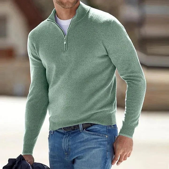 Men's long-sleeve cashmere jumper, featuring a soft knit and timeless design.