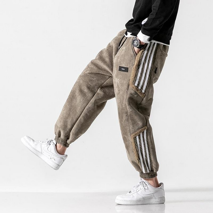 Men's street style relaxed fit jogger pants in black, perfect for a casual urban look in summer