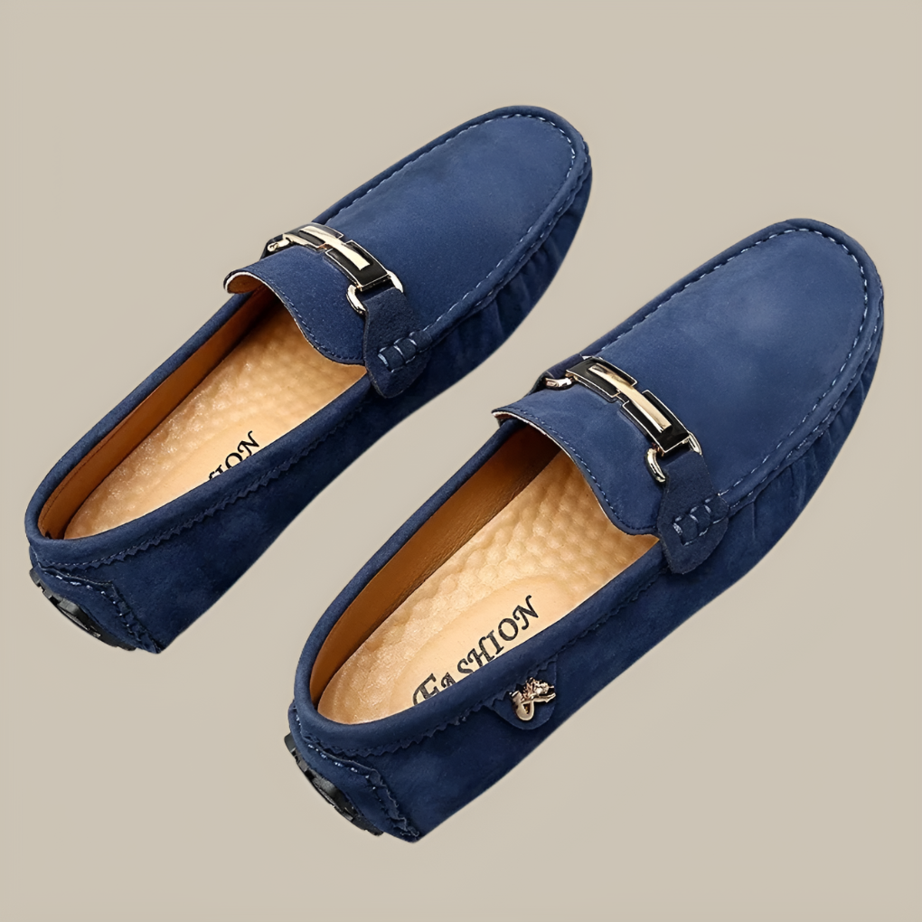 Men's casual suede slip-on moccasins, offering comfort and refined style for everyday wear.