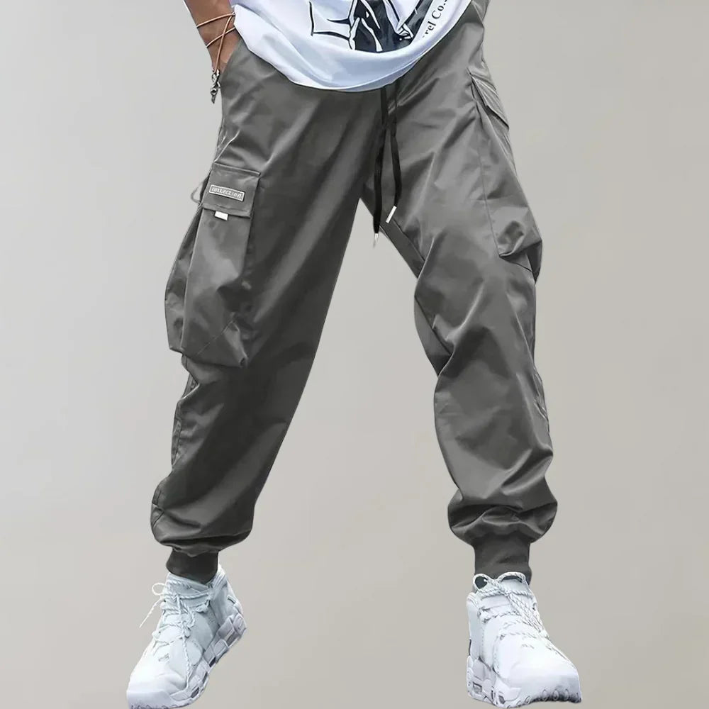 Men's stylish cargo pants in modern fit, perfect for casual wear & streetwear. Comfortable & versatile.