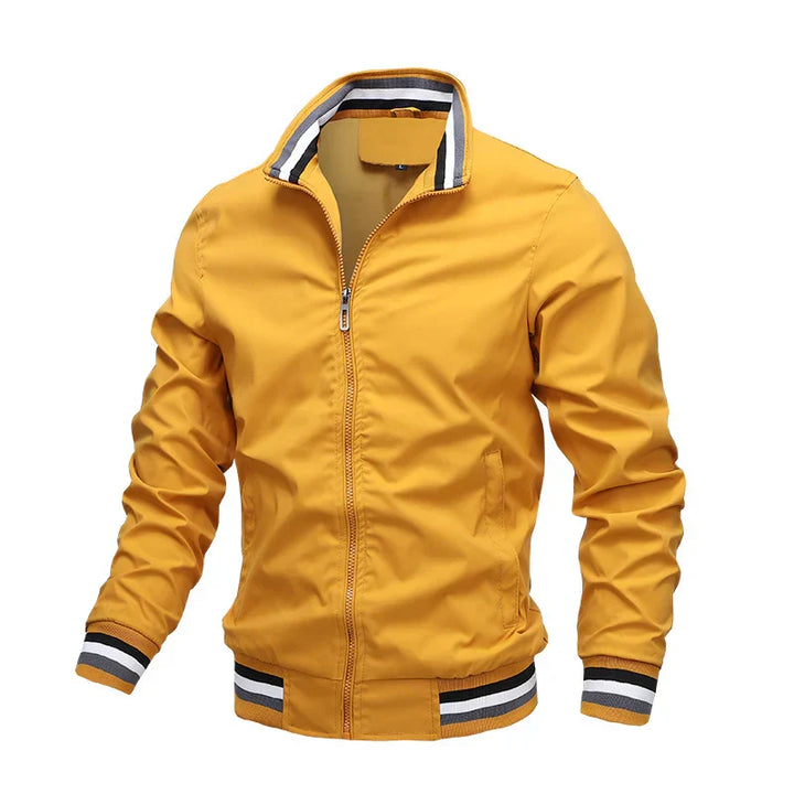 Lightweight men's white summer jacket, ideal for warm weather. Stylish and comfortable casual outerwear.