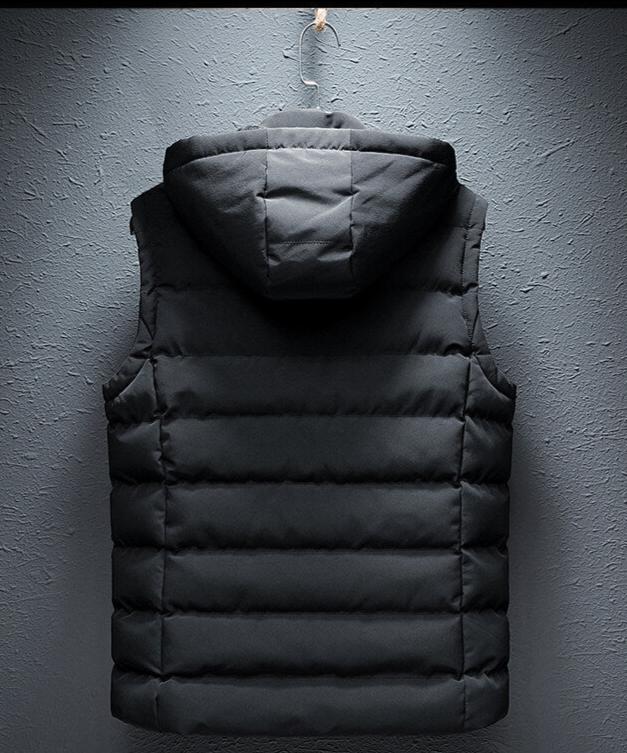 Ethan men's quilted vest with hood, perfect for sporty casual wear and warmth.