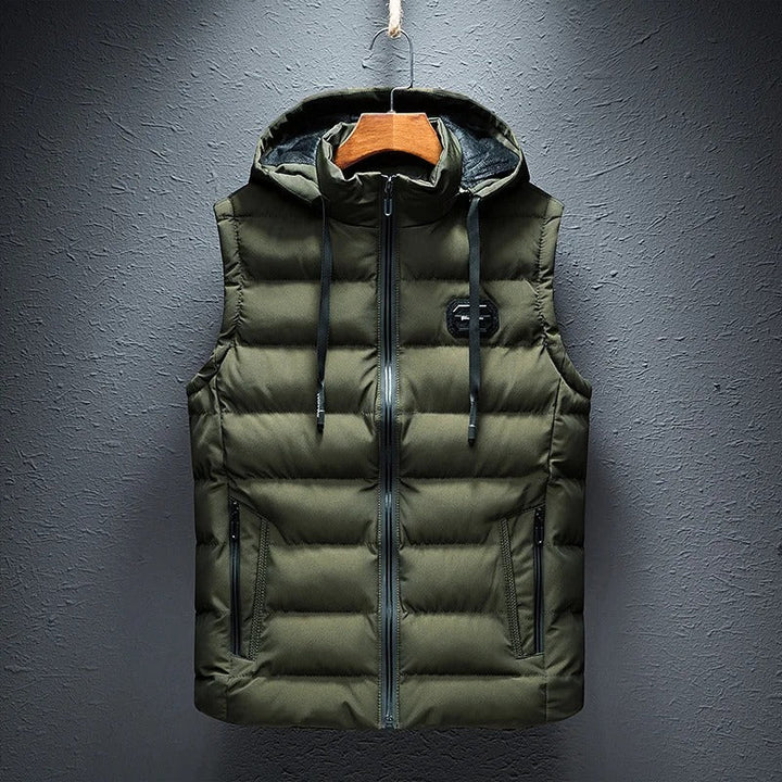 Casual men's hooded quilted vest, ideal for winter layering and outdoor style.