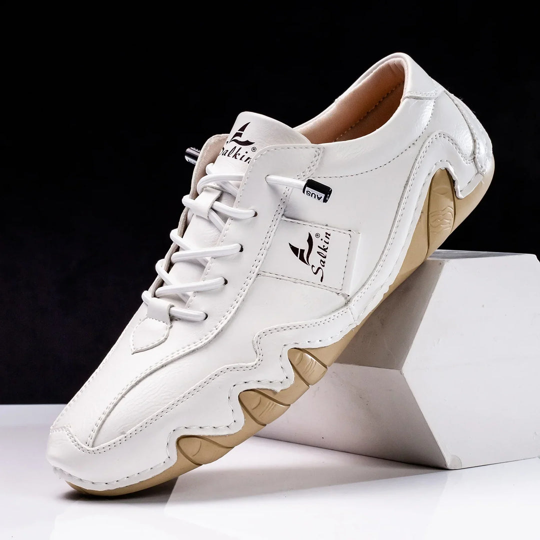 Retro men's sneakers, barefoot feel, secure lace-up for everyday casual fashion and comfort.
