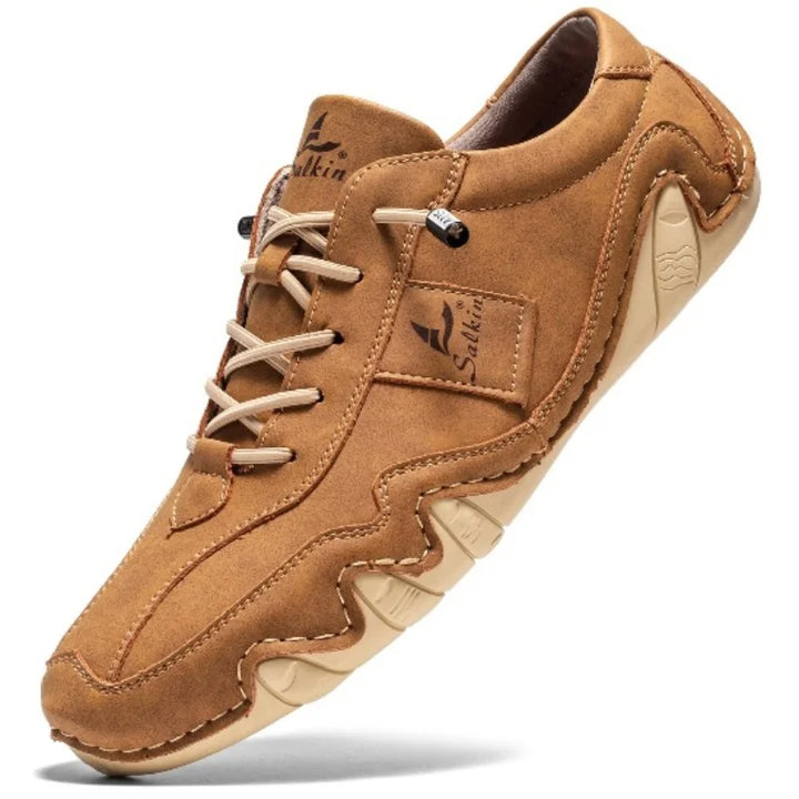 Stylish men's barefoot shoes, retro design, secure lace-up for comfortable and lightweight wear.