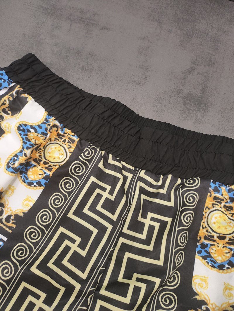 Relaxed men's lounge set: comfortable short sleeve shirt and matching shorts for ultimate summer comfort.