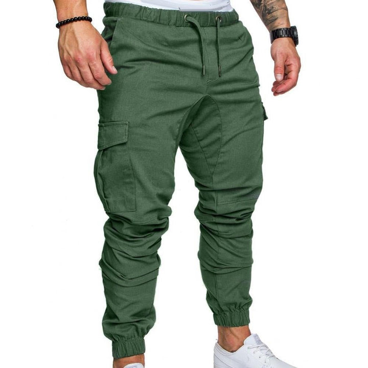 New men's casual cargo pants, combining military style with everyday versatility and lasting comfort.