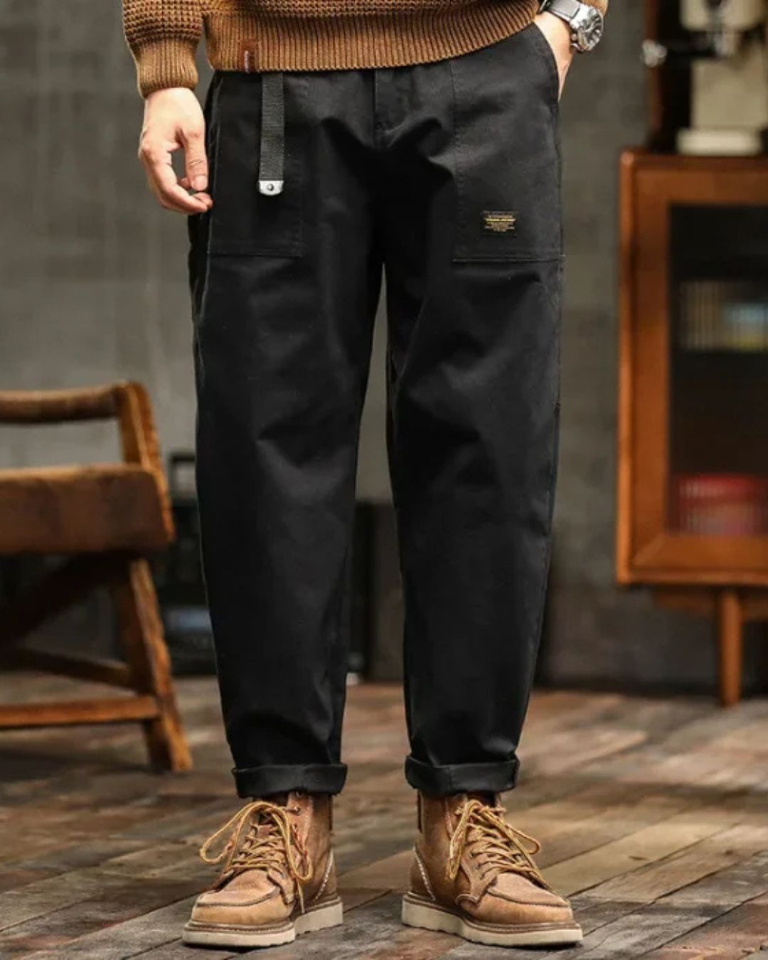 Classic men's cotton cargo trousers, vintage look, khaki color, versatile casual fashion.