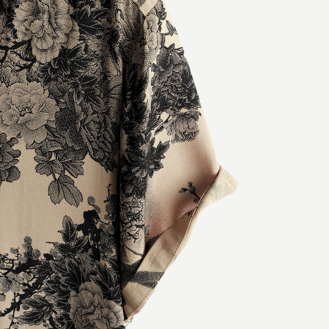 Fashionable men's short sleeve shirt, lightweight and breathable, with a distinctive vintage blossom floral pattern.