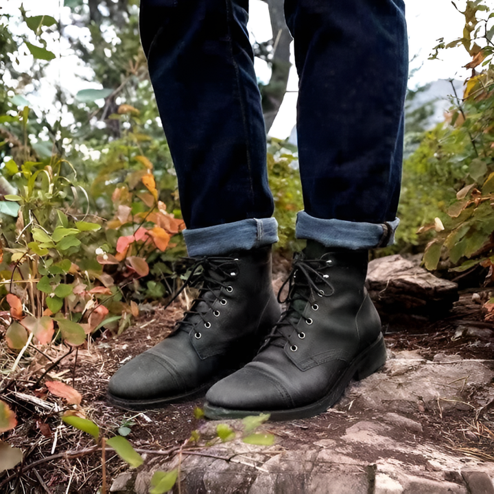 Durable men's vintage lace-up boots, perfect combat footwear for autumn, winter, and classic casual style.