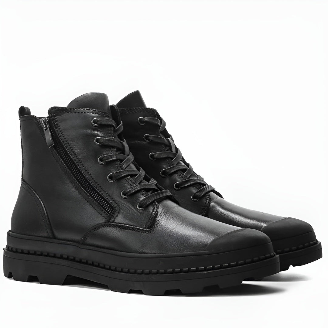 Rugged men's vintage leather boots, ideal for casual wear. Features durable construction and a warm lining.