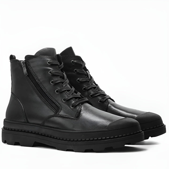 Rugged men's vintage leather boots, ideal for casual wear. Features durable construction and a warm lining.