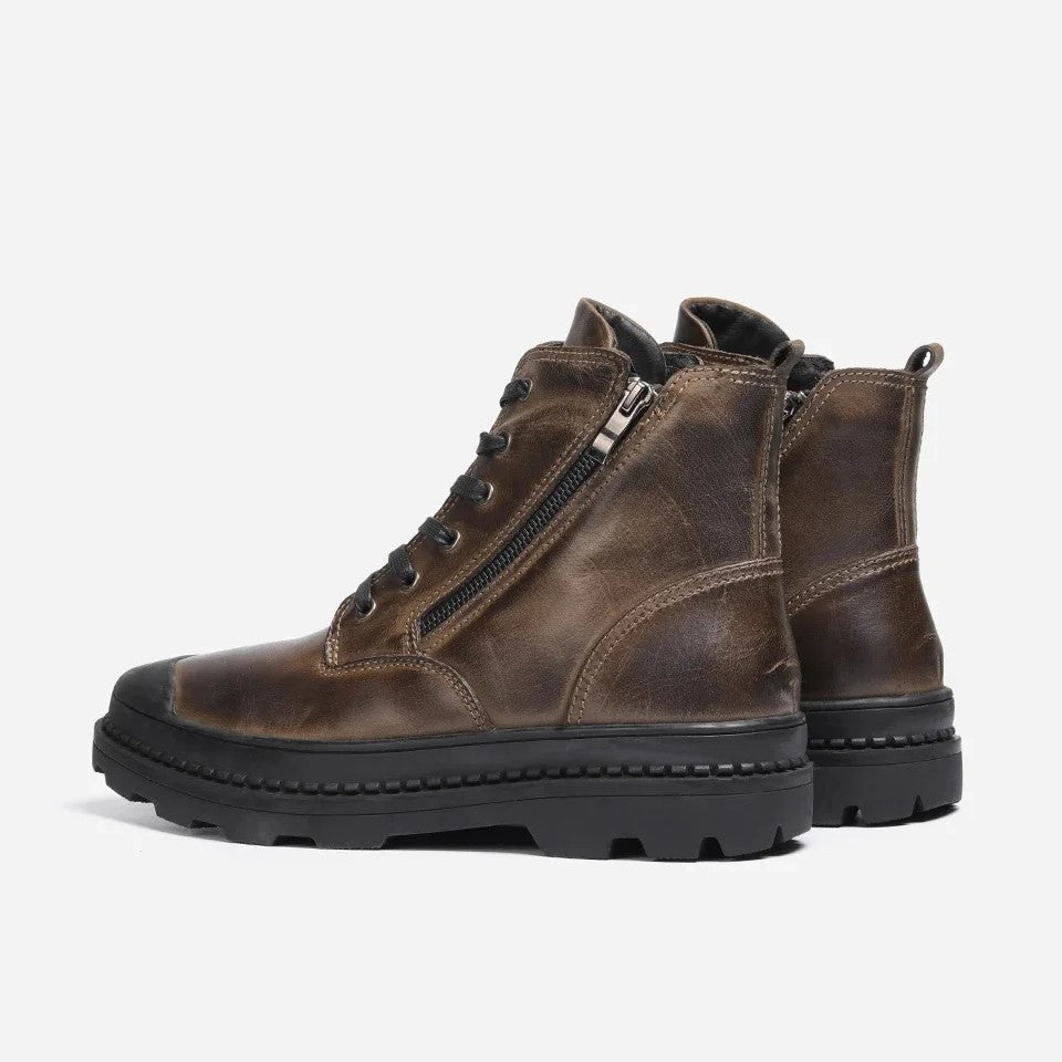 Casual men's vintage boots, comfortable and durable. Warm leather with both laces and a zip for easy fit.