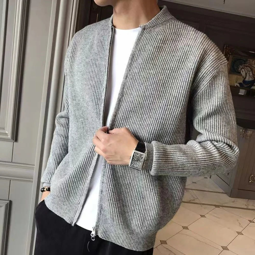 Loose fit men's warm cardigan with zipper, a comfortable and classic style for daily wear.