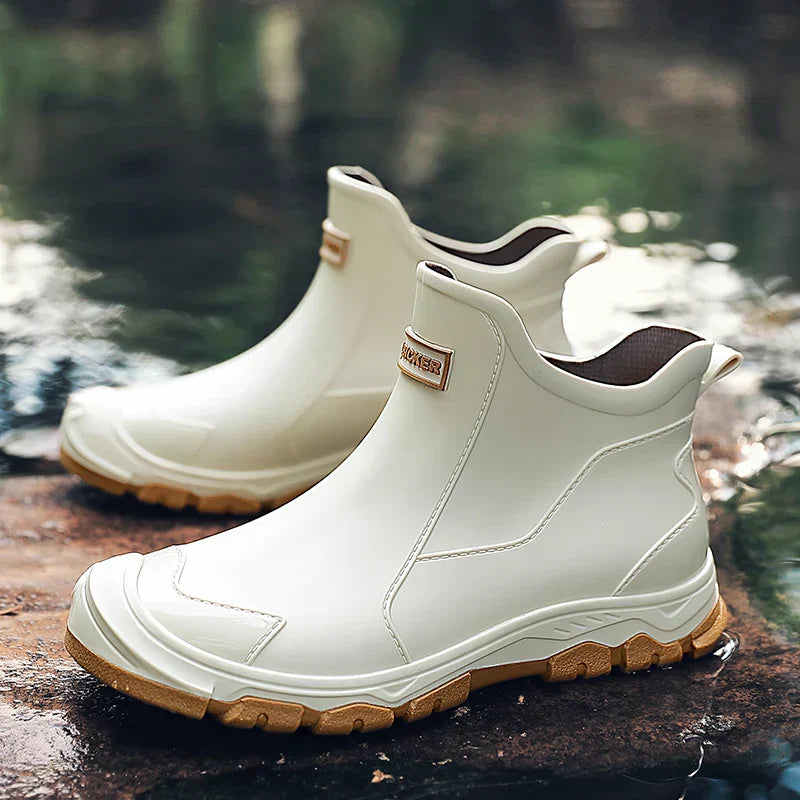 Rugged men's waterproof outdoor boots. Insulated design ensures warmth for cold weather hiking.