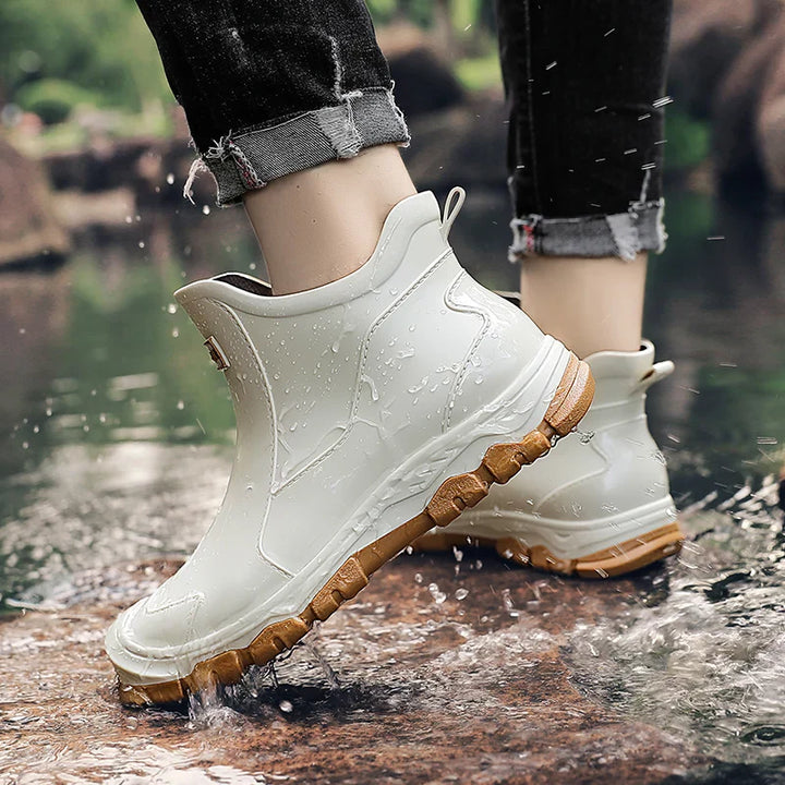 Sturdy men's waterproof ankle boots. Practical outdoor footwear for winter & challenging trails.
