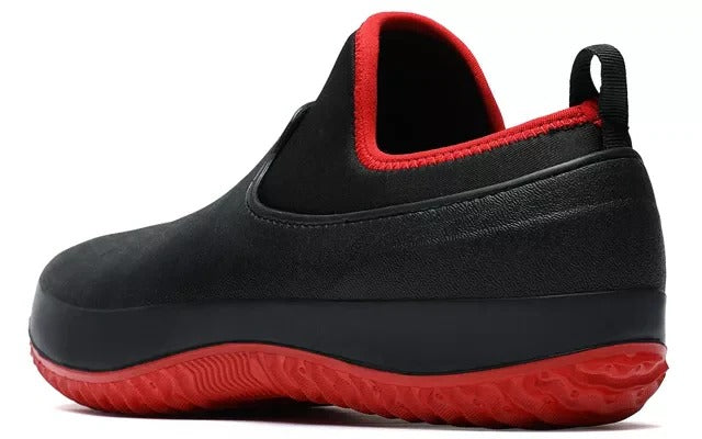 Easy-wear men's waterproof work shoes with non-slip sole, ensuring comfort & safety for daily outdoor tasks.