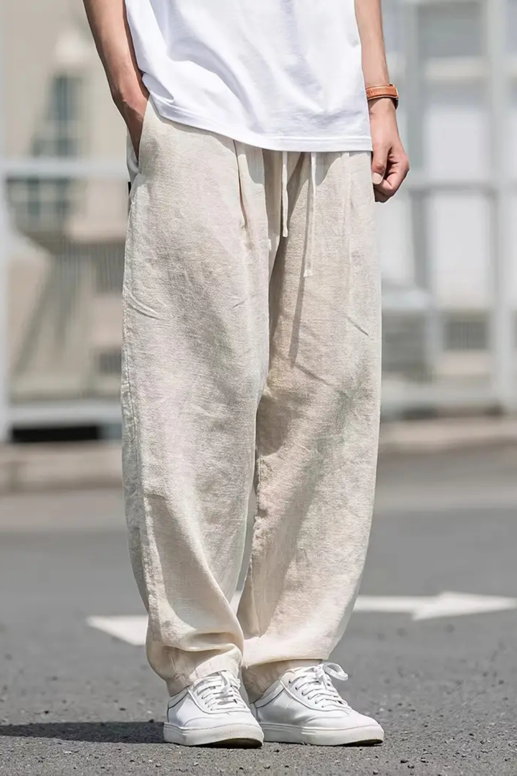Stylish men's wide leg khaki trousers featuring a prominent front seam & elastic drawstring waist for comfort.