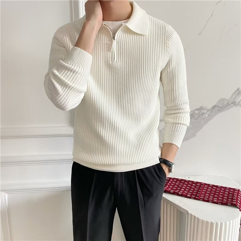 Stylish men's zip-up knit polo sweater, ideal for a smart casual look. Long sleeve design.
