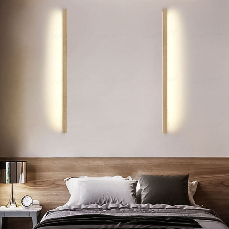 Elegant wooden wall lamp, a key piece for minimalist decor and energy-efficient lighting.