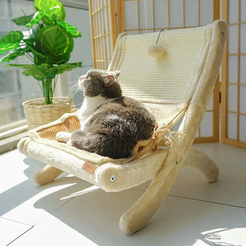 Multi-functional cat deckchair: comfortable bed and integrated scratching post for feline fun.