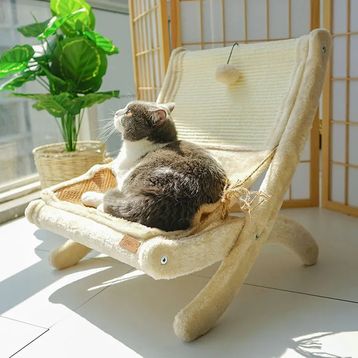 Multi-functional cat deckchair: comfortable bed and integrated scratching post for feline fun.