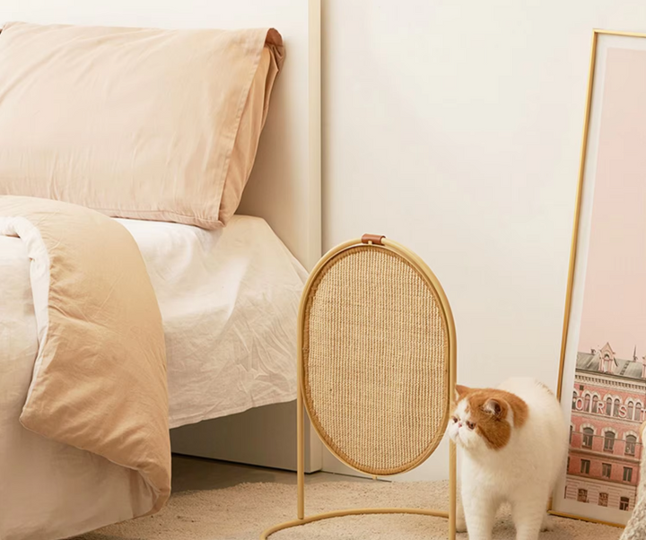 Chic cat scratch post & toy, perfect for playtime & feline claw maintenance. Blends with modern home decor.